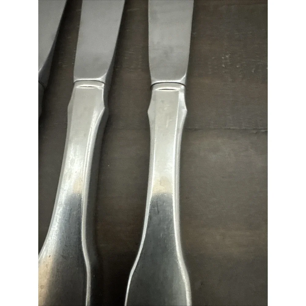 Oneida Ltd Silversmiths BENNINGTON Silver Plate DINNER KNIVES, 8 7/8